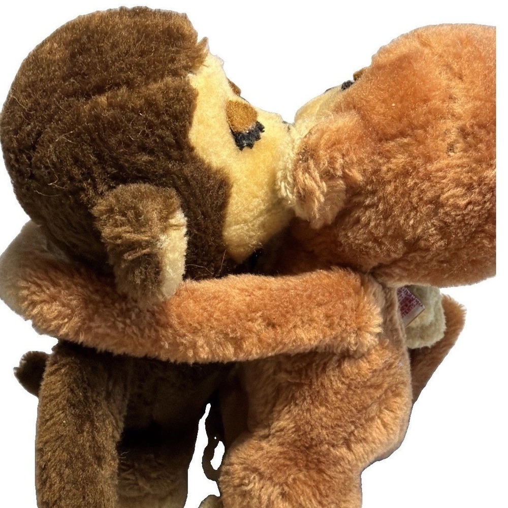R. Dakin 1976 Brown Hugging Kissing Monkeys Hook Loop Hands